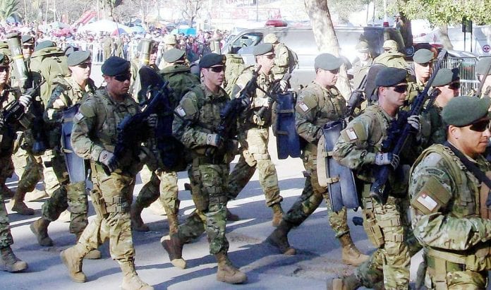 1024px-Ejercito-de-Chile-Bicentenario
